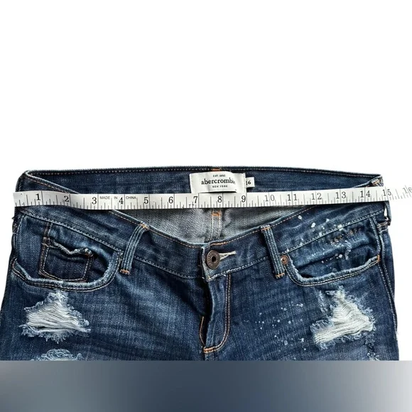 Abercrombie & Fitch Distressed Low-Rise Straight Leg Jeans – Size 30x32 - Picture 12 of 16
